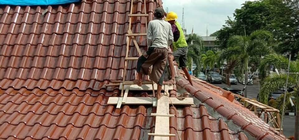 Pengerjaan Atap/Genteng Keramik Jaya Intero